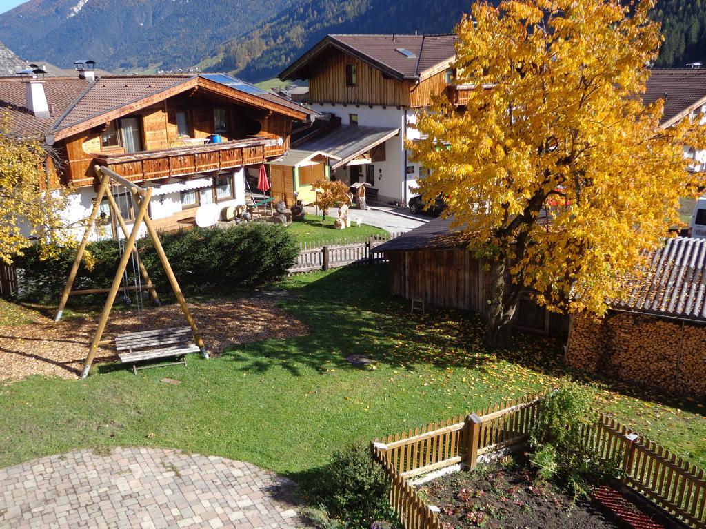 Апартаменти Sterzingerhof Нойштіфт-ім-Штубайталь Номер фото